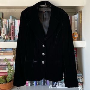 Tesori black velvet blazer in great condition, no flaws on velvet